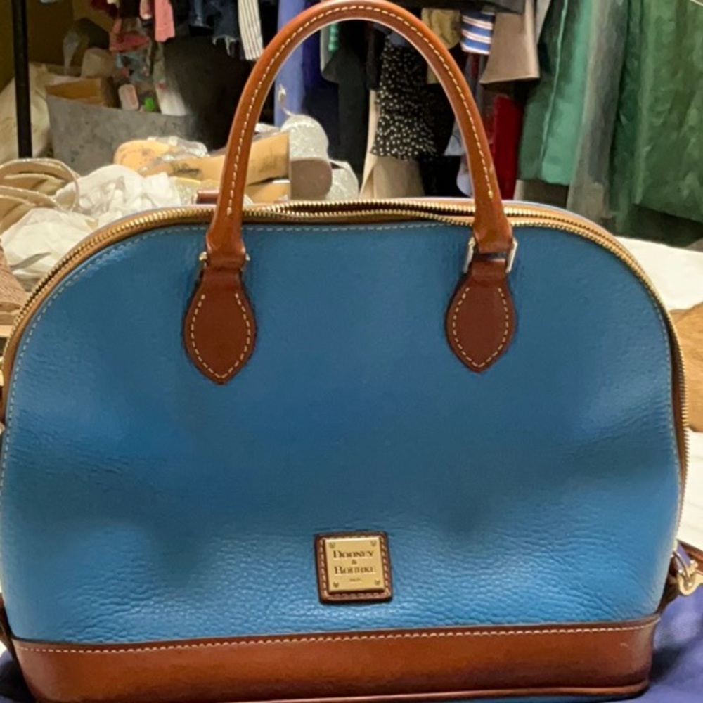 NWOT Dooney & Bourke bag medium size